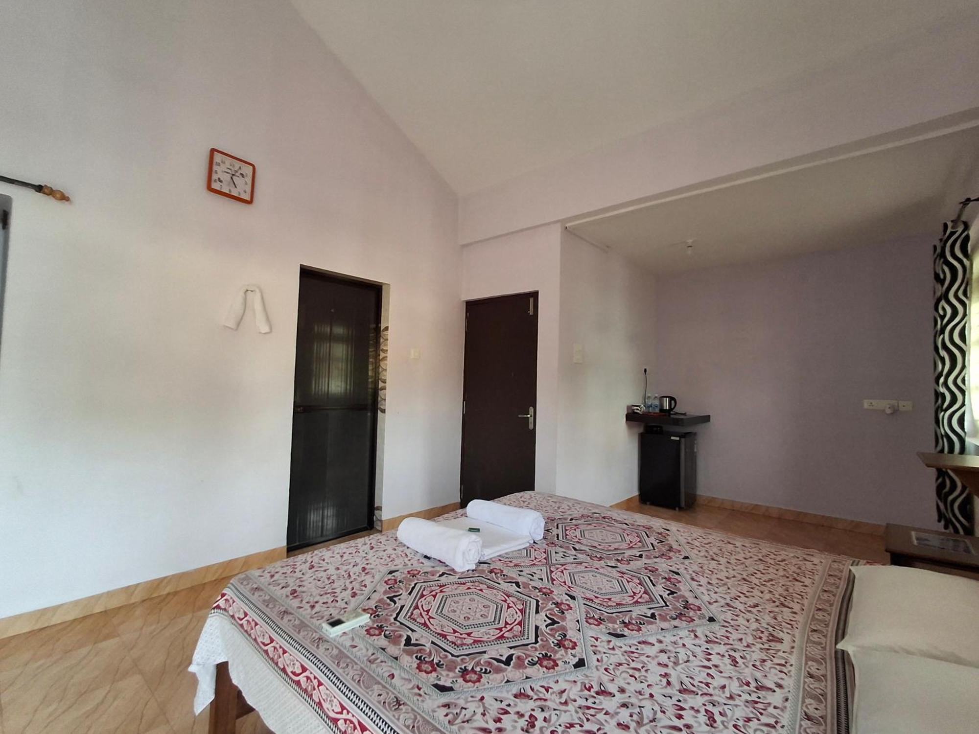 Lobo'S Guesthouse Cavelossim Dış mekan fotoğraf